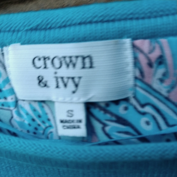 🆕Crown & Ivy Sweater Top Gold Buttons Solid Top Floral Bottom Small NWOT - Picture 10 of 12